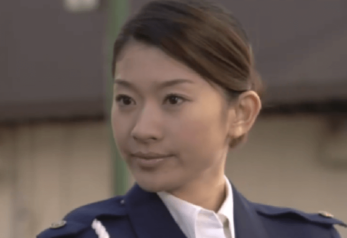 テレビドラマ【カバチタレ】の婦人警官宮城京子を演じる篠原涼子の画像